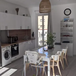 Lina Zoï, Une âme Moderne Dans Une Niçoise Typique Appartement